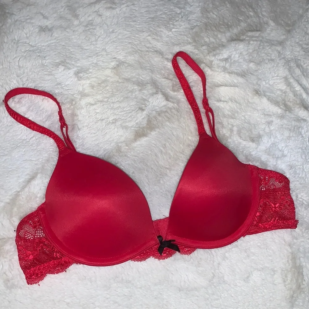 34A Victoria’s Secret PINK red push-up vintage bra